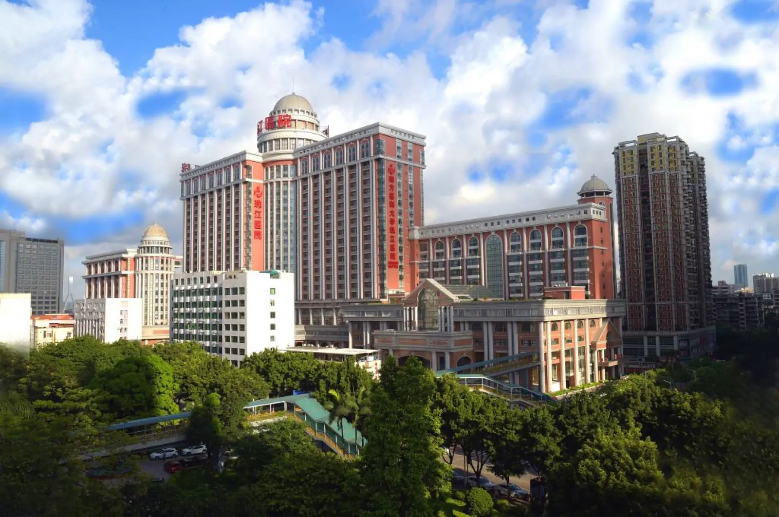 Zhujiang Hospital, Southern Medical University hospital exterior
